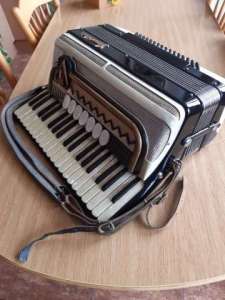 Vendo Acordeón Frontalini 80 bajos